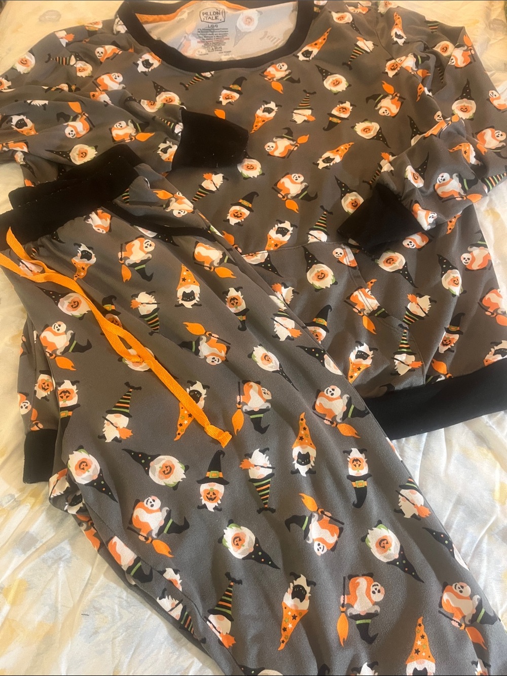 Women’s Halloween Gnome Pajama Set - Gray & Orange size L